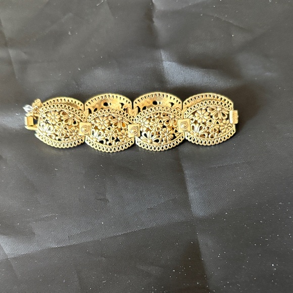 Elegant Gold Filigree Bracelet - Picture 2 of 2